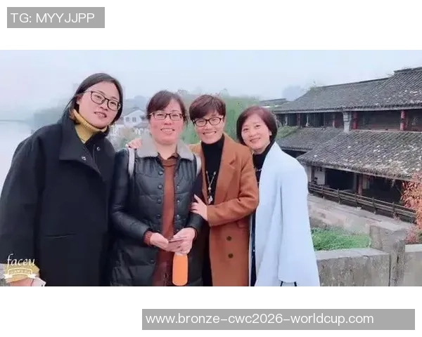 李铁妻子背后的故事与支持他事业的点滴回忆