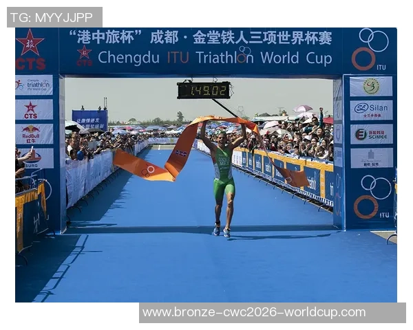 自由足球巴士拍照活动盛况空前记录激情瞬间与快乐时光